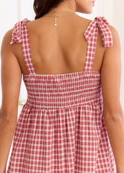 Robe à carreaux rouges