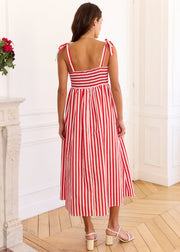 Robe à rayures rouges et blanches