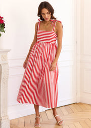 Robe à rayures rouges et blanches