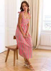 Robe à rayures rouges et blanches