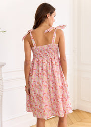 Robe fleurie rose nouée aux épaules