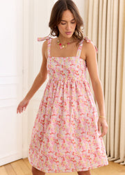 Robe fleurie rose nouée aux épaules