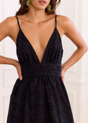 Robe longue noire broderie anglaise