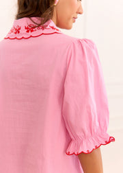 Blouse rose col Claudine brodé festonné