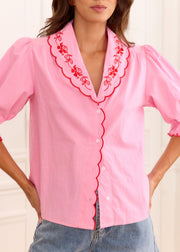 Blouse rose col Claudine brodé festonné