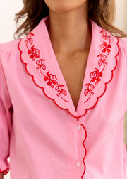 Blouse rose col Claudine brodé festonné