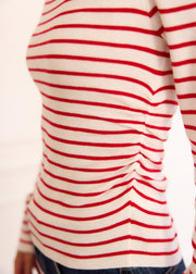 Pull blanc rayé rouge