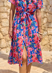 Robe midi fleurie bleu rose ceinturée