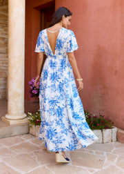 Robe longue fleurie bleue cintrée