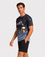 T-shirt imprimé graphique dégradé noir et bleu — vue portée de trois-quarts
