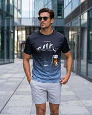 T-shirt imprimé graphique dégradé noir et bleu — vue portée en pied, décor urbain