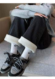 Pantalon doublé polaire Ursule noir, détail porté