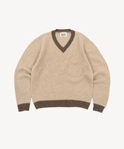 Pull Shetland col V beige — pièce isolée, vue de face