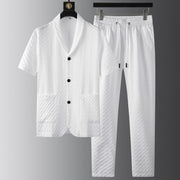 Ensemble polo et pantalon uni blanc — vue à plat, chemise et pantalon accrochés