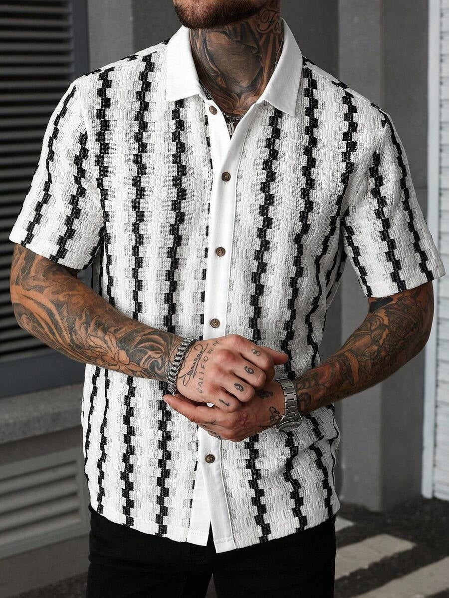 Chemise à rayures ondulées blanc et noir — vue portée de face