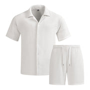 Ensemble vacances uni — blanc présenté à plat, chemise texturée et short à cordon