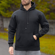 Sweat uni à poche kangourou noir — vue portée de face