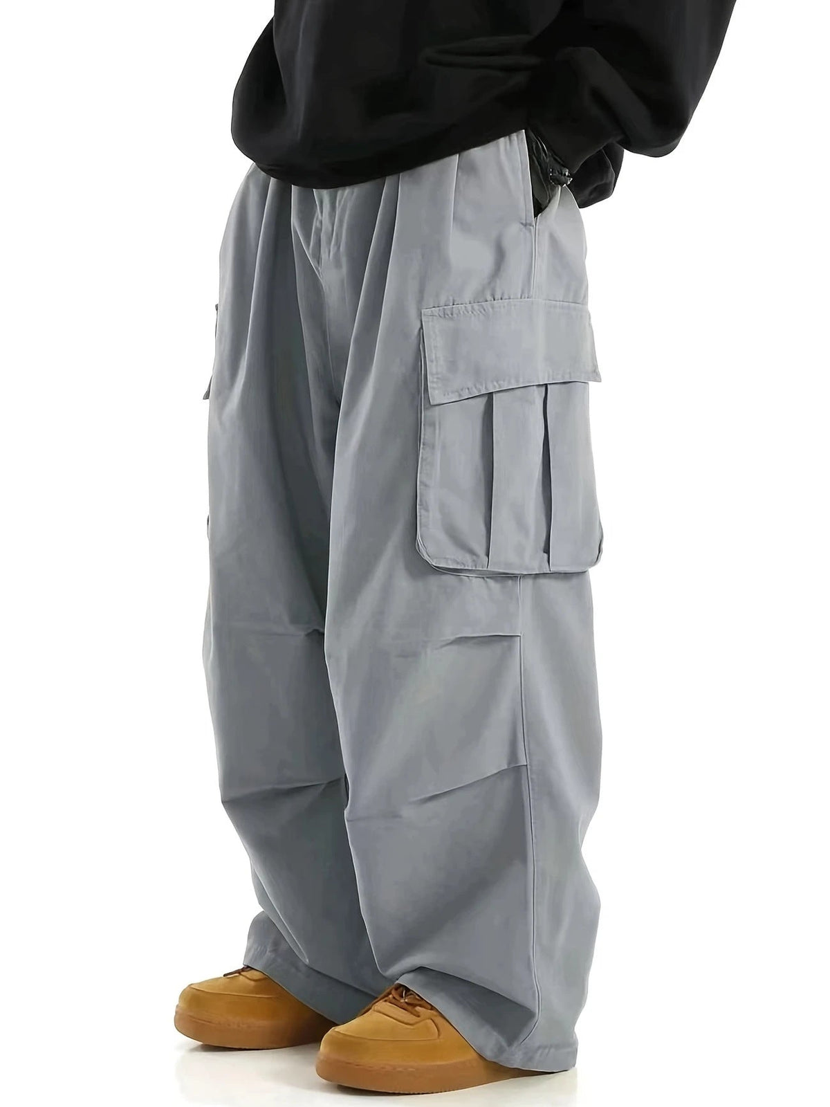 Pantalon cargo ample gris clair — vue portée de trois-quarts