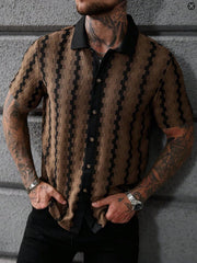 Chemise à rayures ondulées marron et noir — vue portée de face, col noir