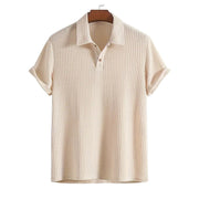 Polo en maille jacquard uni — beige sur cintre, col à deux boutons
