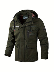 Veste capuche poches rabat vert militaire — pièce isolée, vue de face