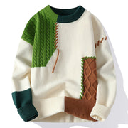 Pull à col rond écru, vert et marron, présenté de face.