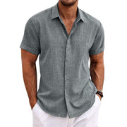 Chemise boutonnée manches courtes — gris chiné porté de face, manches retroussées