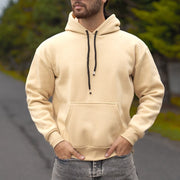 Sweat uni à poche kangourou beige — vue portée de face