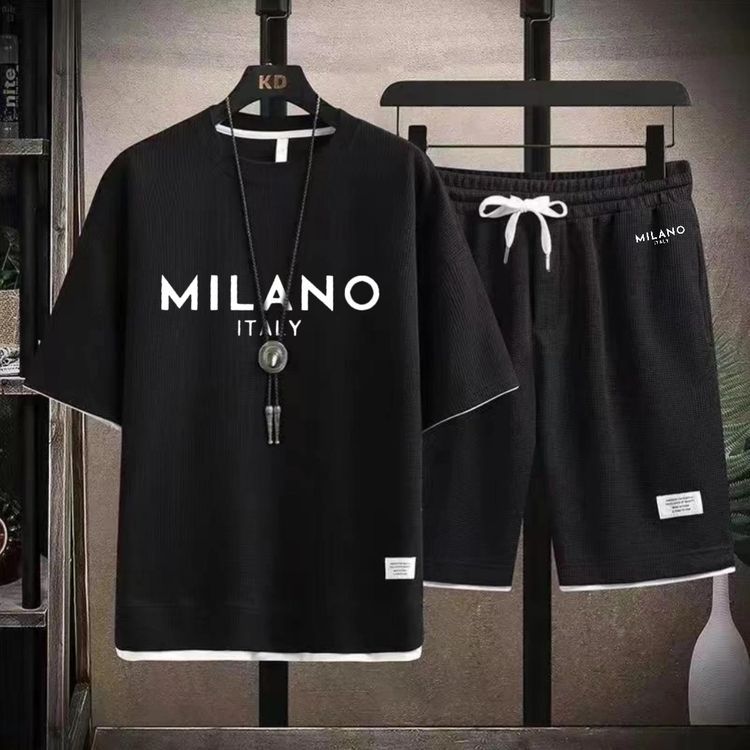 Ensemble short à imprimé Milano — noir sur cintre, t-shirt imprimé et short à cordon
