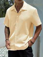 Chemise texturée boutonnée crème — vue portée de trois-quarts