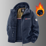 Veste bleu marine à capuche, écussons visibles et graphisme de flamme.