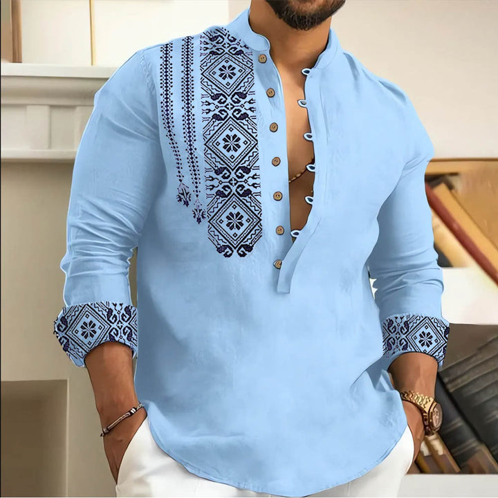 Chemise imprimée ethnique bleu clair, vue portée de face