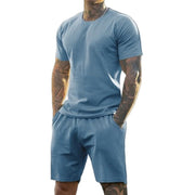 Ensemble de sport avec t-shirt — bleu ciel porté de face, col rond