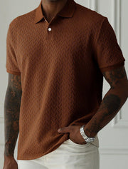 Polo à texture visible marron — vue portée de face