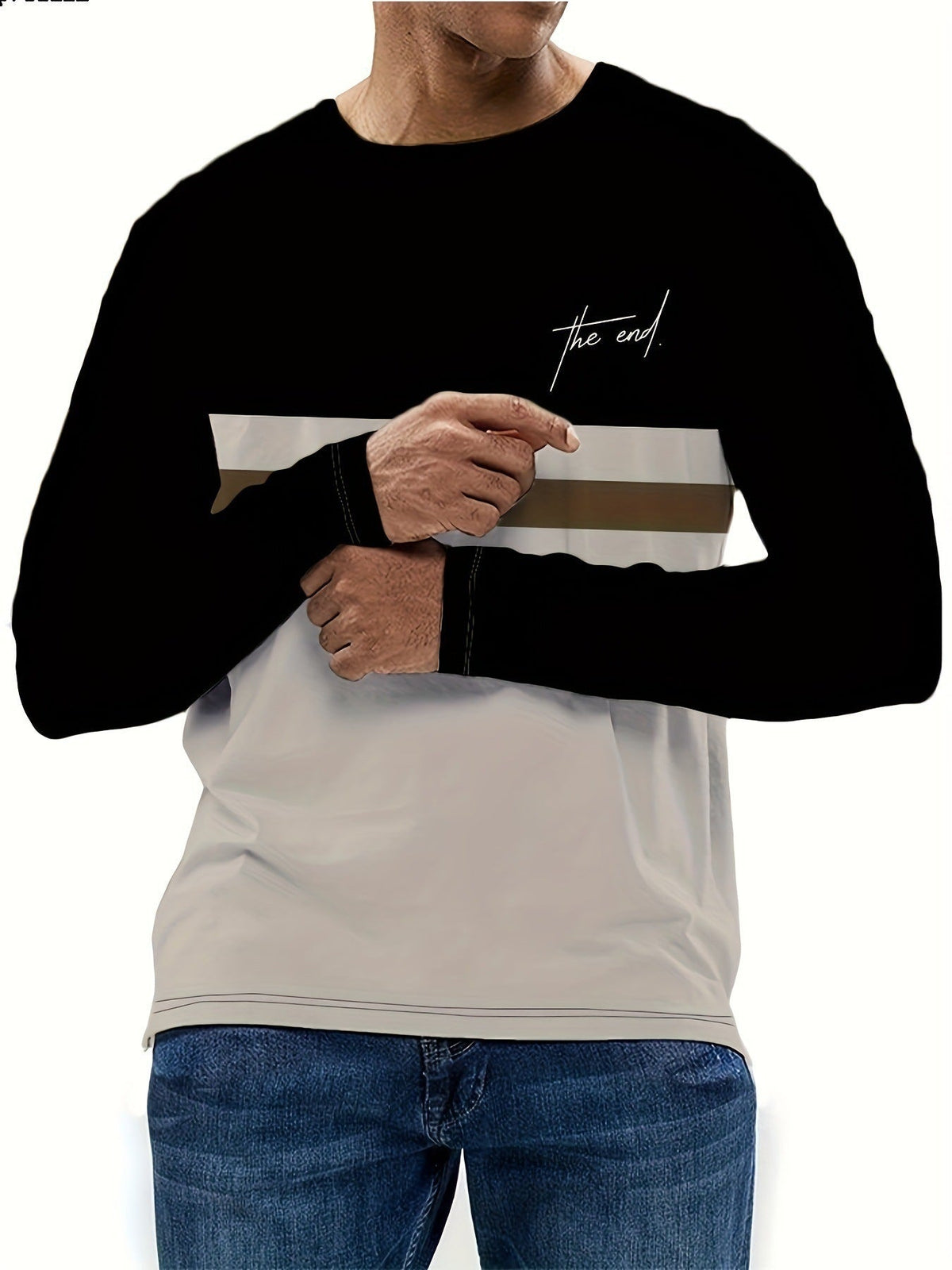 T-shirt noir et beige à manches longues avec inscription graphique, vue portée de face