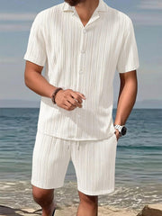 Ensemble deux pièces maille blanc — vue portée sur la plage