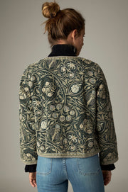 Veste brodée vert foncé et écru, vue portée de dos