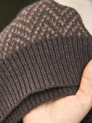 Gilet en maille rétro — détail ourlet côtelé