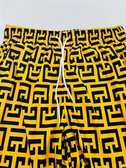 Ensemble d'été jaune — gros plan motif géométrique noir du short