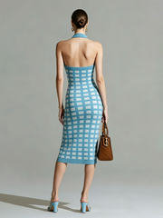 Robe midi carreaux bleu blanc — vue portée en pied, de dos, dos nu