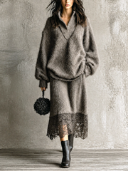 Ensemble taupe pull et jupe à dentelle — vue portée de l’ensemble.