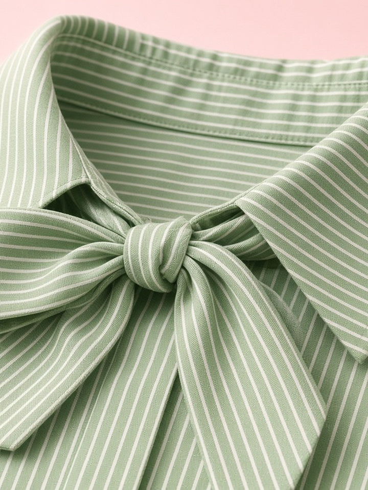 Blouse rayée verte nœud au col — détail