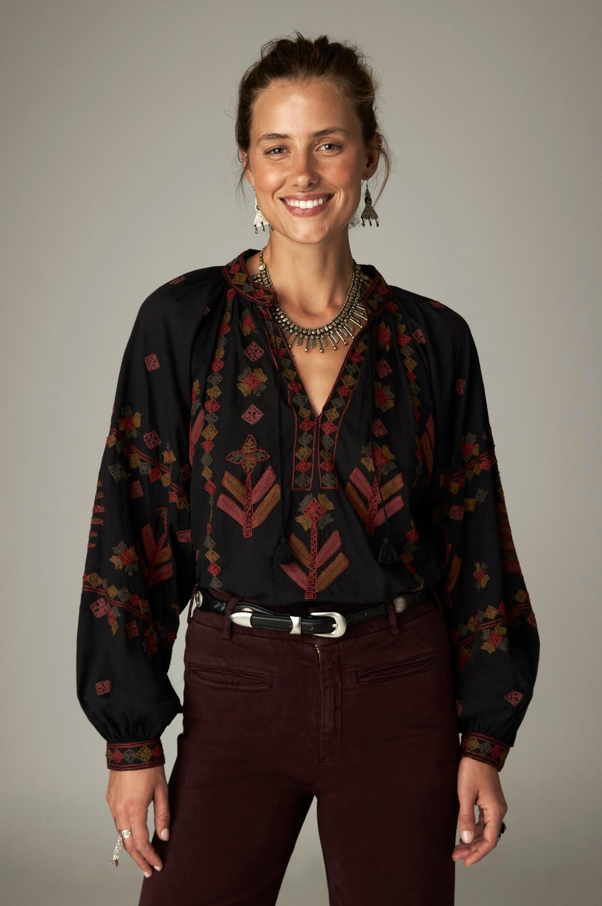Blouse anthracite à broderies