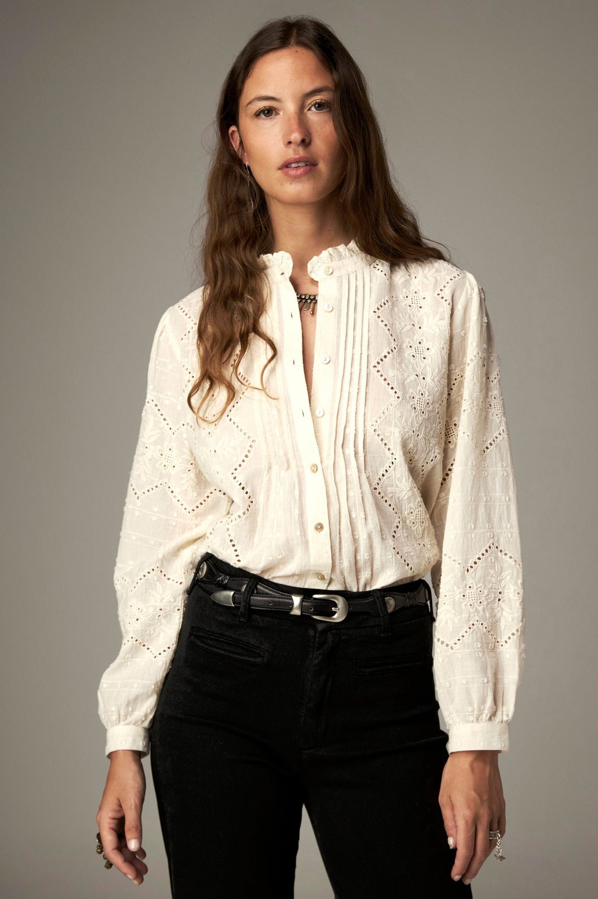 Blouse brodée à col officier