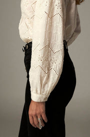 Blouse brodée à col officier
