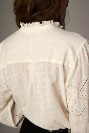 Blouse brodée à col officier