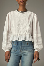 Blouse courte fluide — vue de face portée, écrue