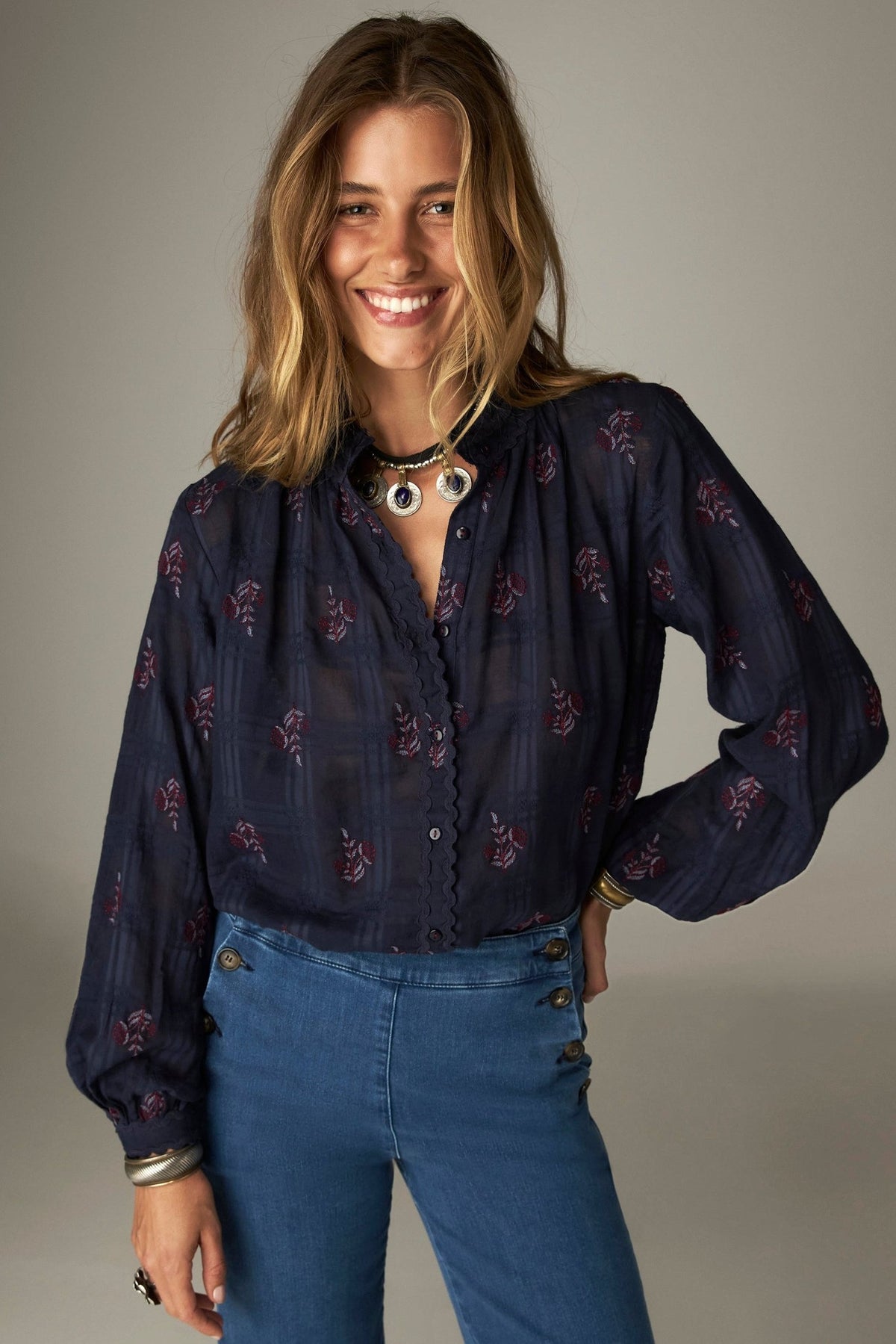 Blouse florale brodée