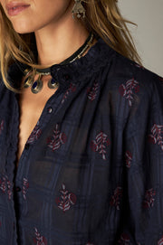 Blouse florale brodée