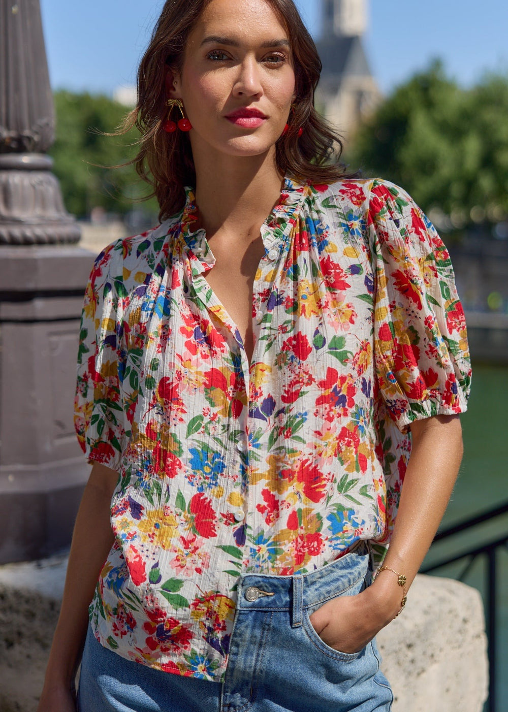 Blouse à motifs col rond volanté